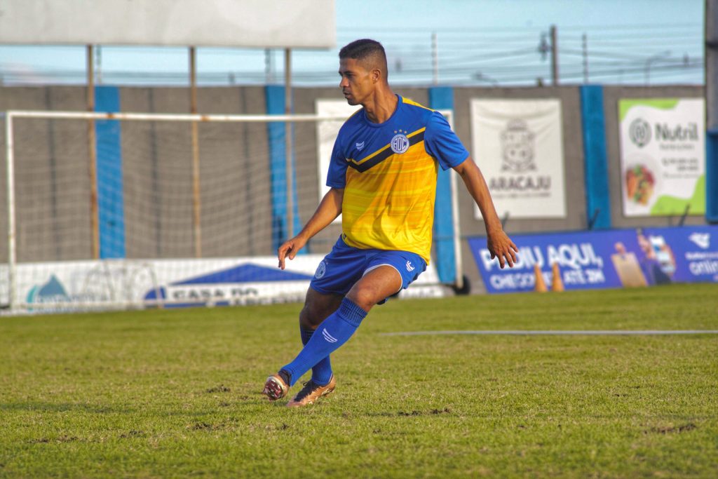 Ricardo Bueno analisa duelo entre Confiança e Operário