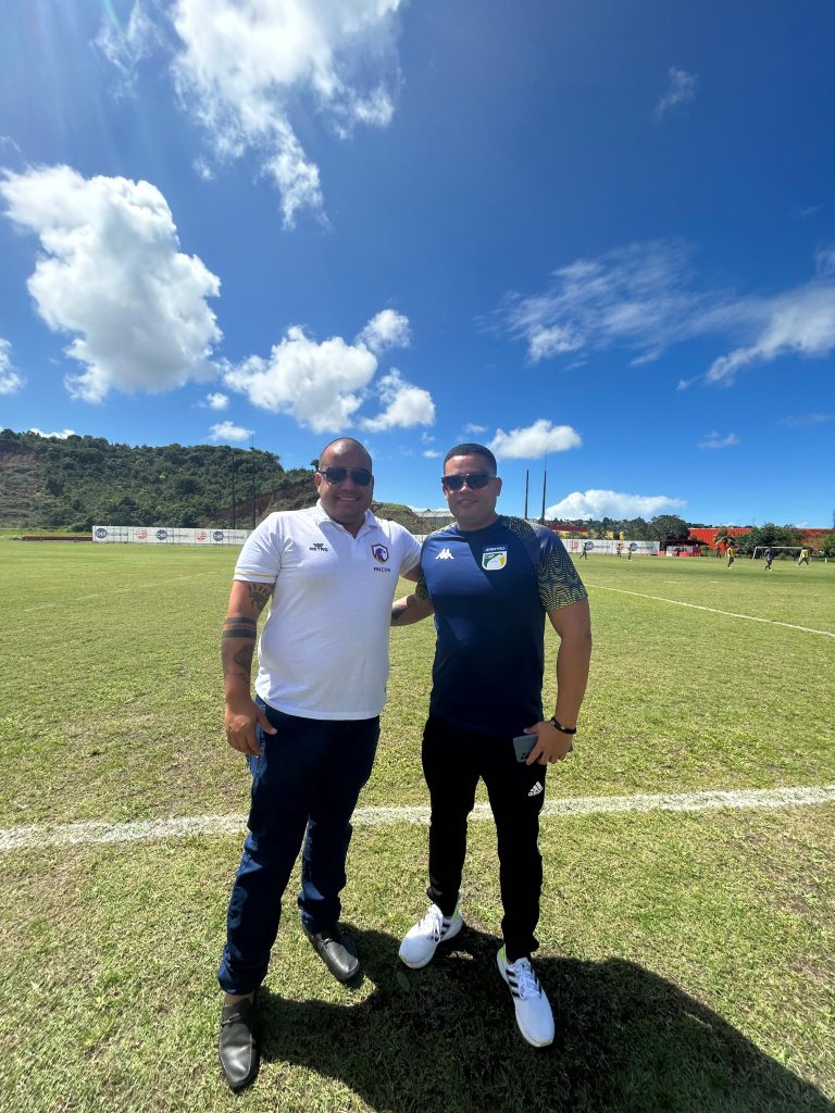 FALCON TREINA NO CT DO NÁUTICO COM DIRETOR TÉCNICO DA FSF PARA PARTIDA DECISIVA”