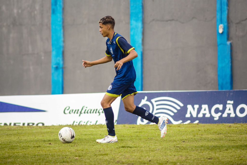 Sub-17 do Confiança se prepara para estadual da categoria