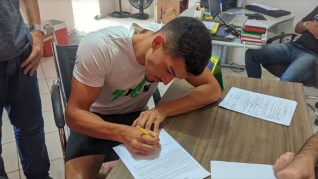 Sergipe aposta no futuro: Jovem zagueiro canhoto, Yuri Pedral, é a nova aposta do time colorado