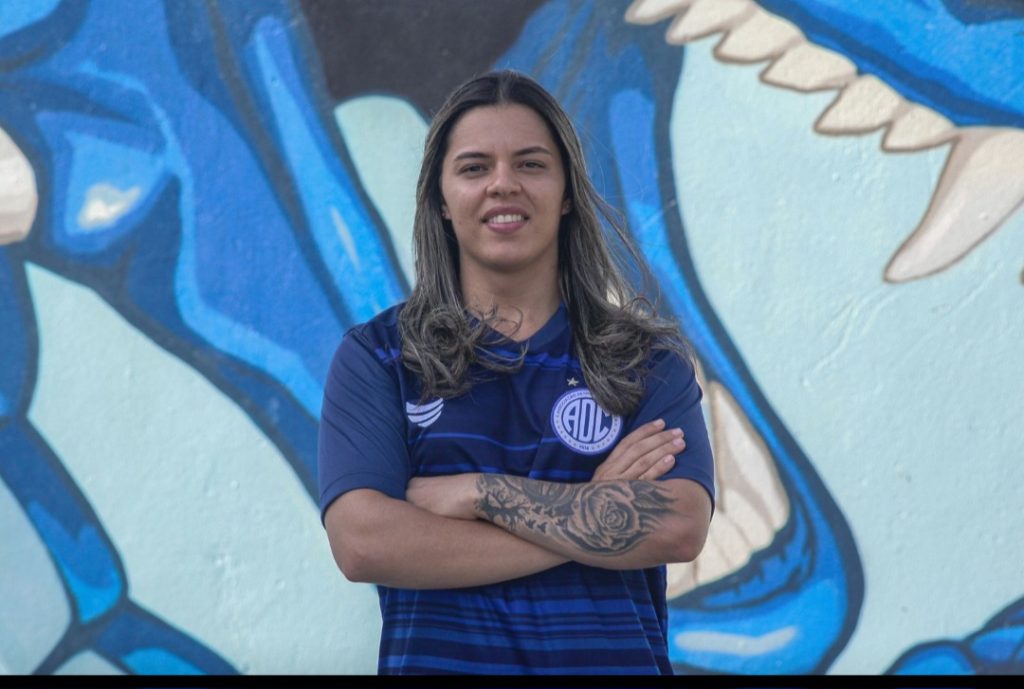 Eliatriz Almeida é a treinadora do time feminino do Confiança