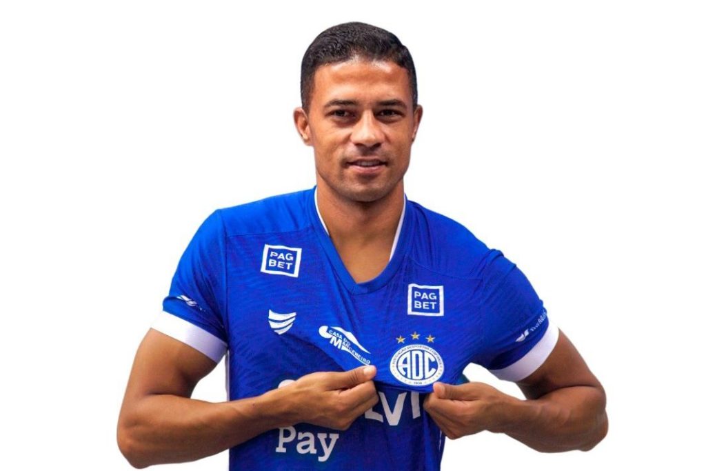 Ricardo Bueno se destaca no Confiança e mira conquistas no Campeonato Sergipano e na Série C