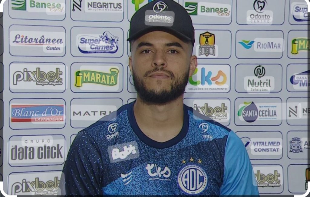 Ex-atacante do Confiança acerta com o São José