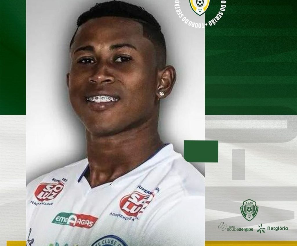 lateral-esquerdo chega para reforçar o Gloriense