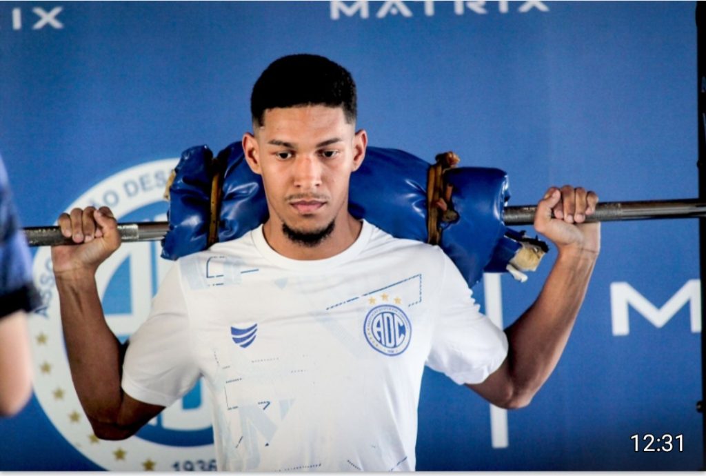 Atletas do Confiança passam por trabalhos de força na academia do Sabino Ribeiro