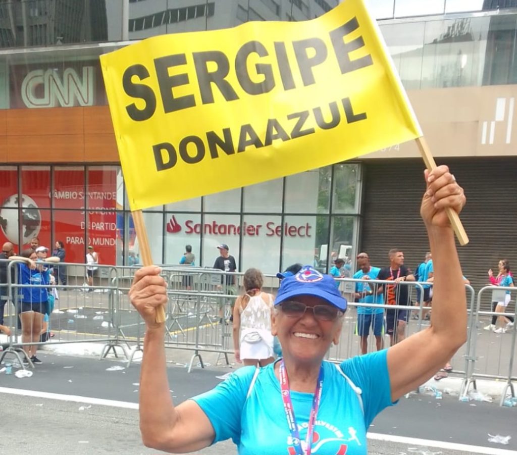 Dona Azul, aos 70 anos, supera desafios e completa Corrida de São Silvestre