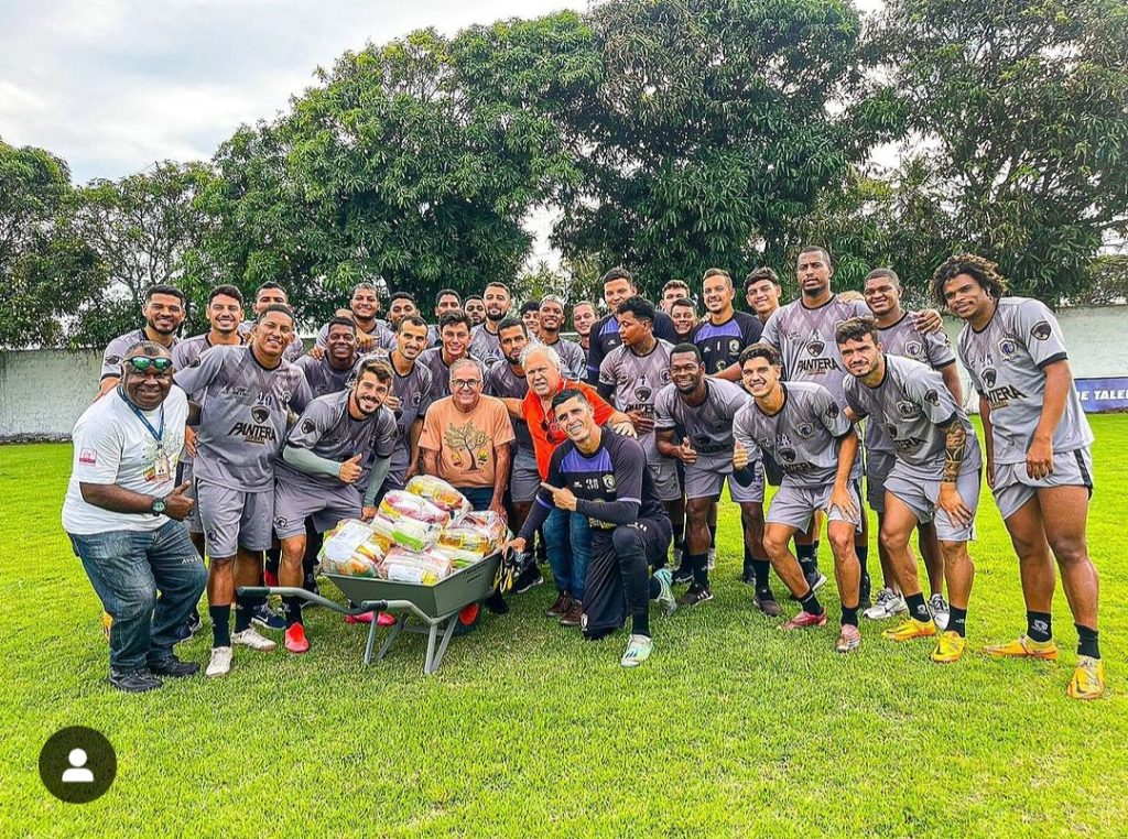 Solidariedade em campo: Falcon surpreende com doação especial para a @avososse após empate