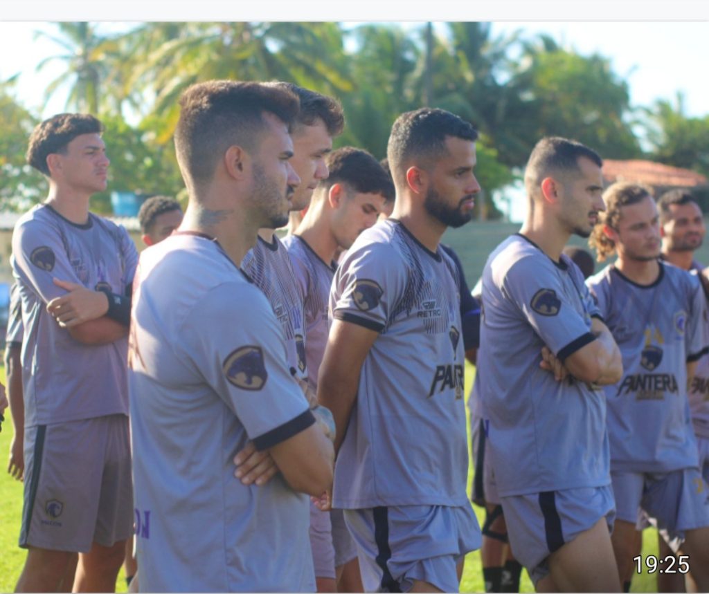 Falcon fortalecido: Preparação intensa e determinação para enfrentar o Confiança na Arena Batistão