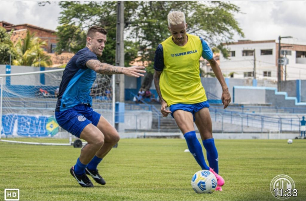 Com o apoio da torcida, Confiança faz último treino antes do clássico
