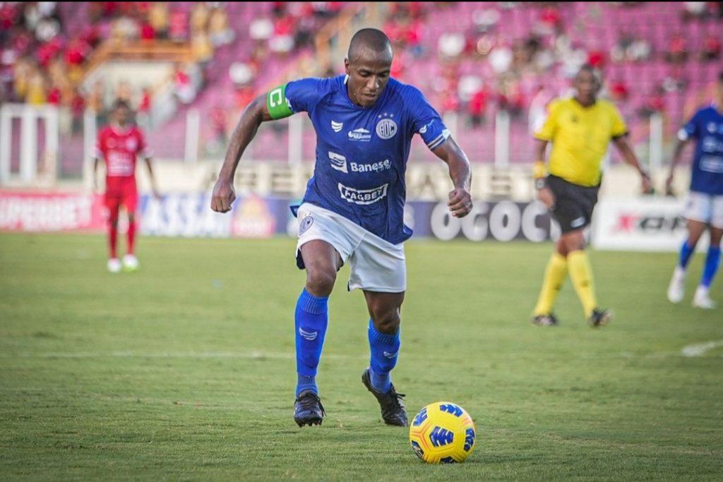 Confiança rescinde contrato com Lateral-direito após revés para o Itabaiana