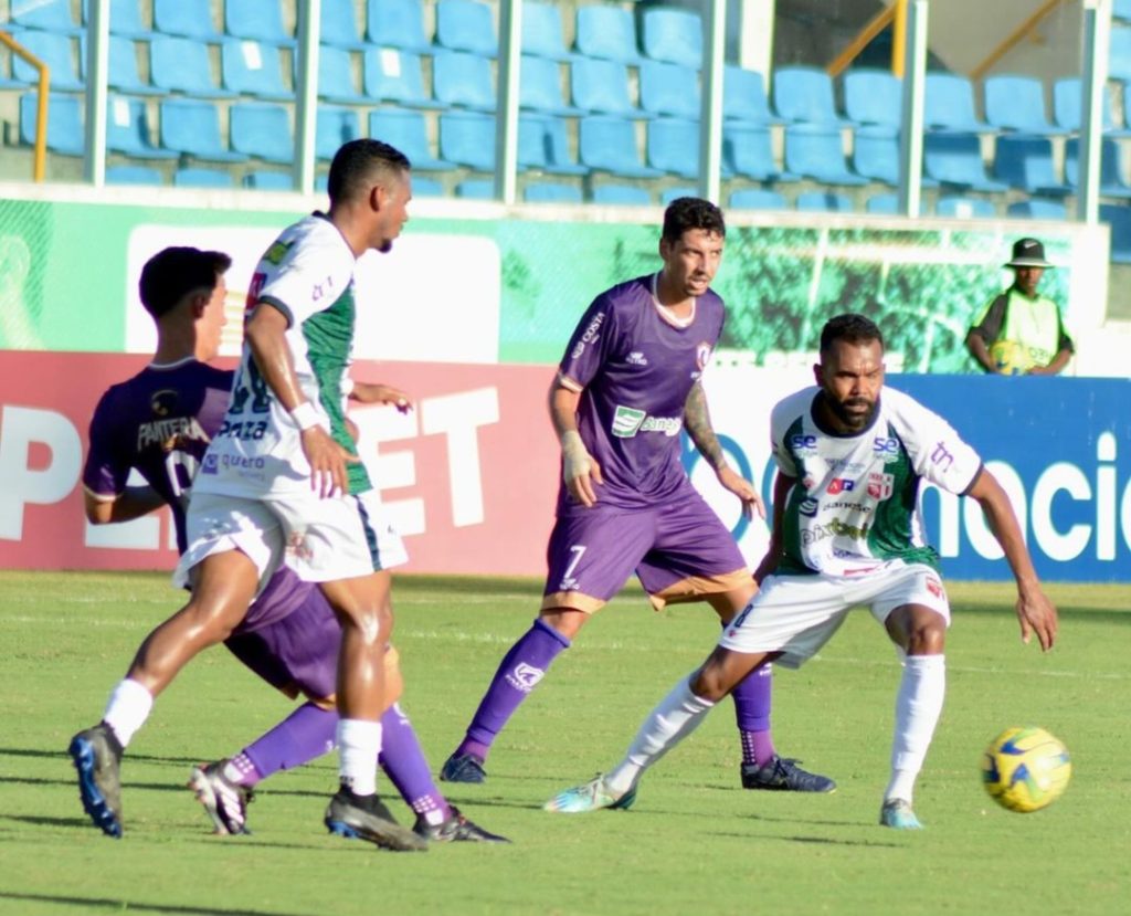 Rodrigo Carvalho brilha no gol e segura empate entre Falcon e Lagarto