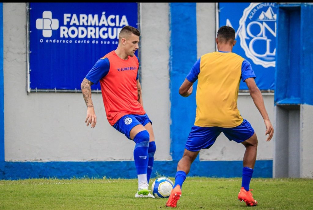 Confiança preparado para a estreia na Série C