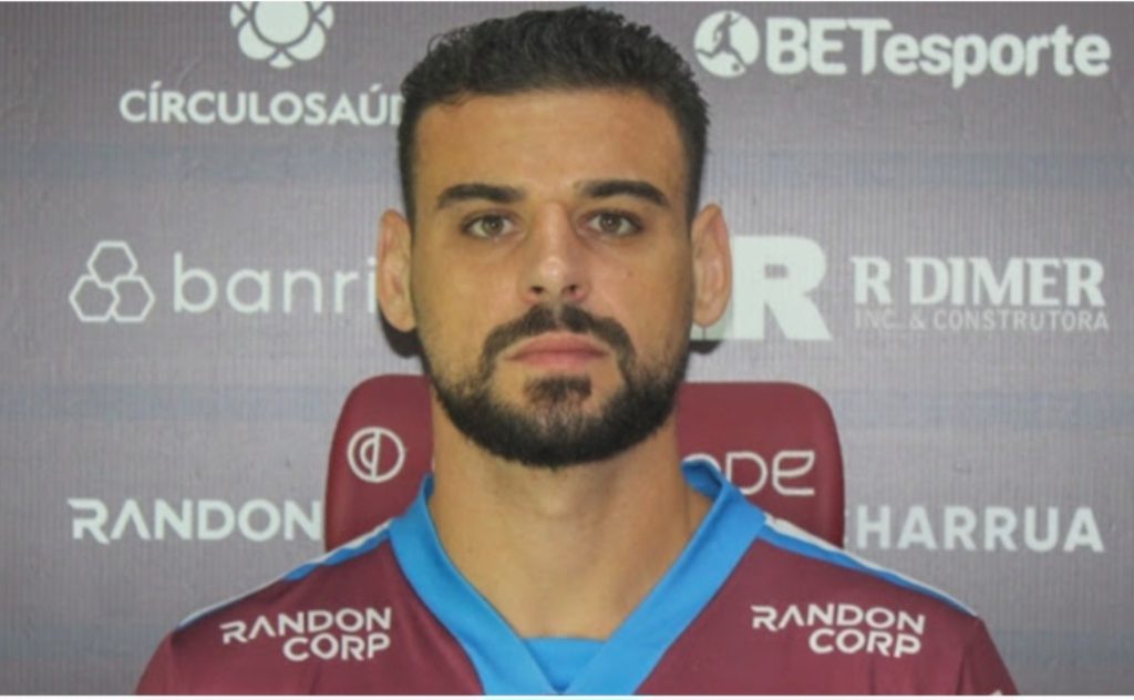 Zagueiro do Caxias, Lucas Cunha, lidera campanha de doações para vítimas das enchentes no Rio Grande do Sul