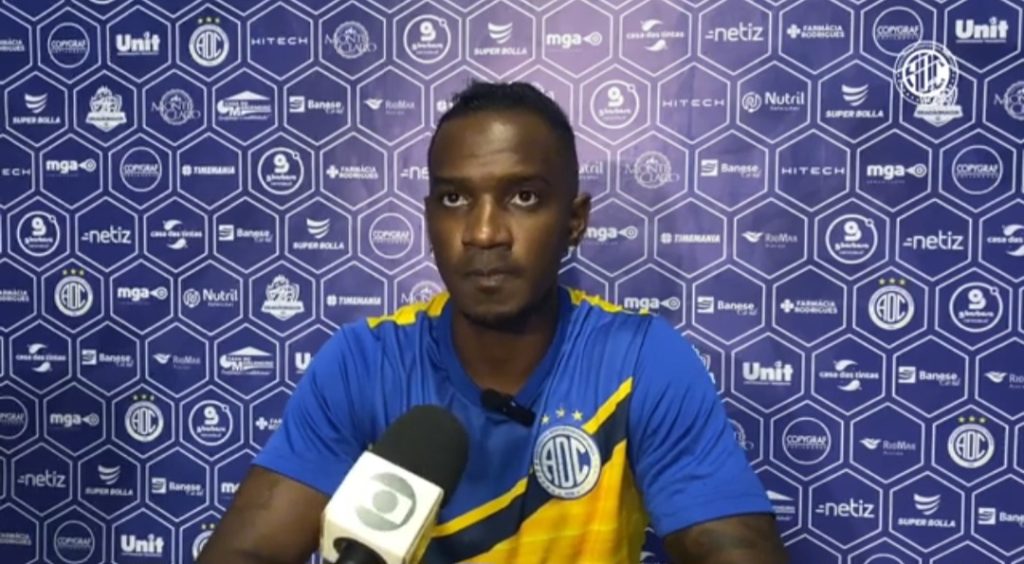 Hyuri é apresentado no Confiança para a Série C do Brasileiro