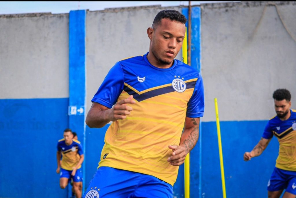 Confiança volta aos treinos visando partida contra o Botafogo-PB