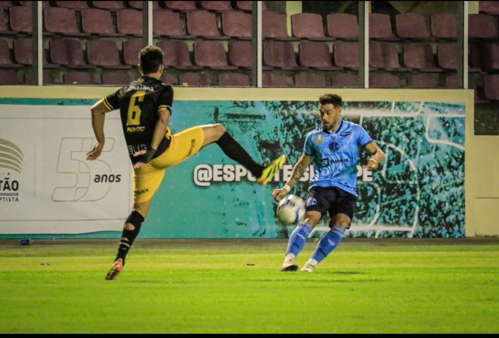 Confiança vence Volta Redonda por 4 a 1 e sobe na tabela da Série C