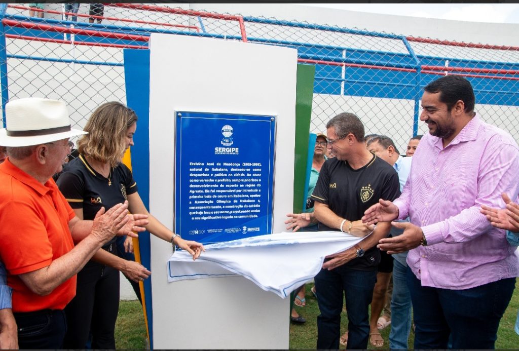Governador Fábio Mitidieri entrega estádio Mendonção reformado com investimentos de R$ 3,6 milhões”