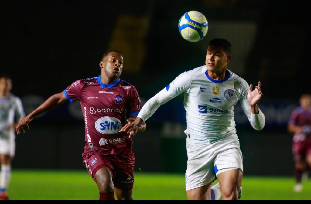 Confiança perde para Caxias nos acréscimos e corre risco de rebaixamento