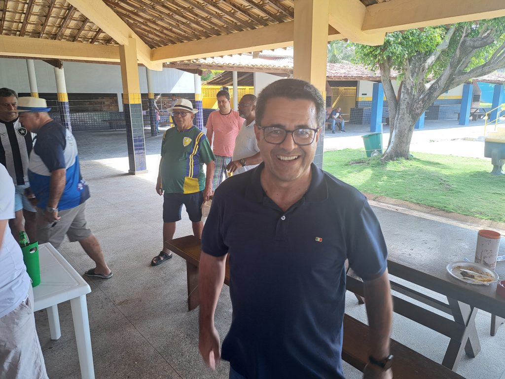 Ex-presidente do Confiança critica tratamento da atual diretoria aos setoristas e destaca a importância da crônica esportiva