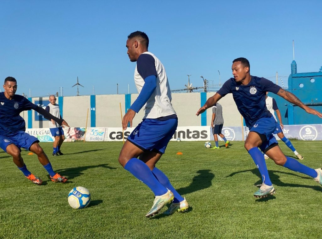 Confiança retorna aos treinos com foco em partida contra o São Bernardo