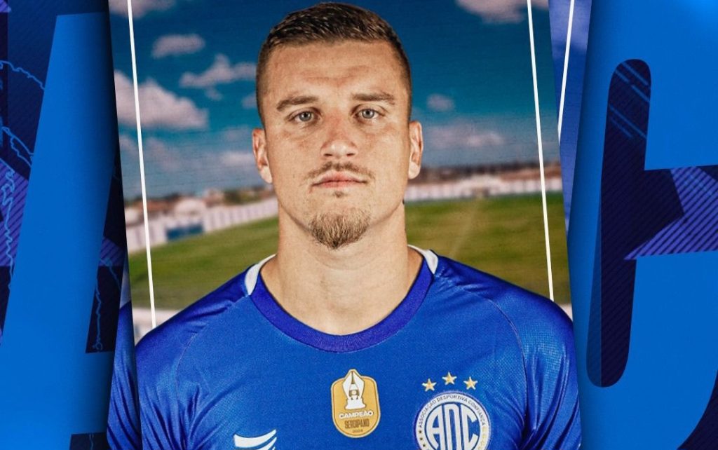 Fábio permanece no Confiança para 2025