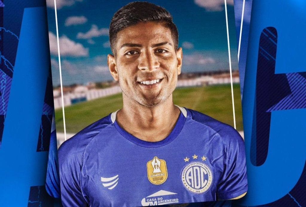 Confiança contrata o lateral-direito Valdir Júnior