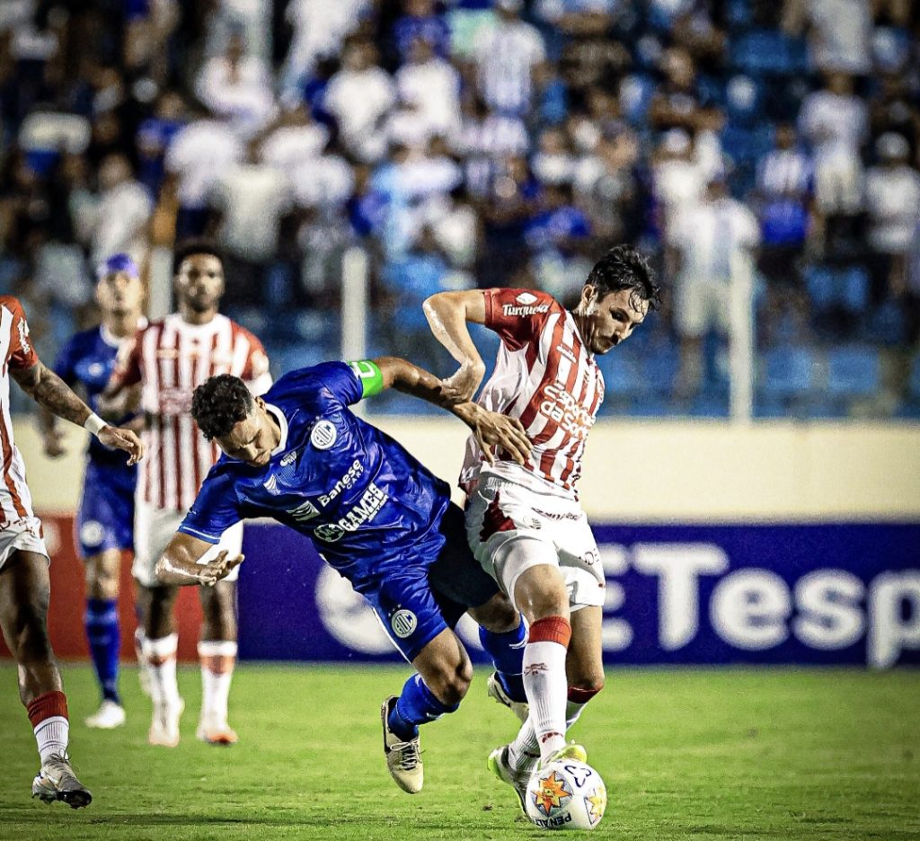 DRAGÃO RUGE ALTO: CONFIANÇA DOMINA E VENCE NÁUTICO NA ARENA BATISTÃO