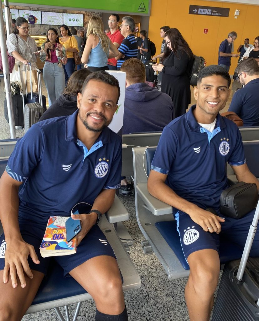 Confiança embarca para Fortaleza