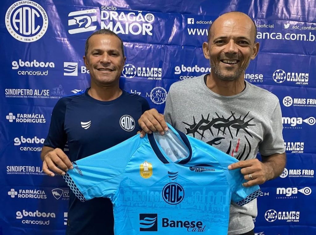 Ex-goleiro com mais de 400 jogos pelo Dragão reencontra antigos companheiros na capital cearense