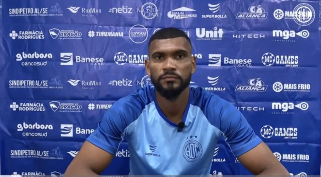 Zagueiro Maicon confia em bom resultado do Confiança contra o Ceará