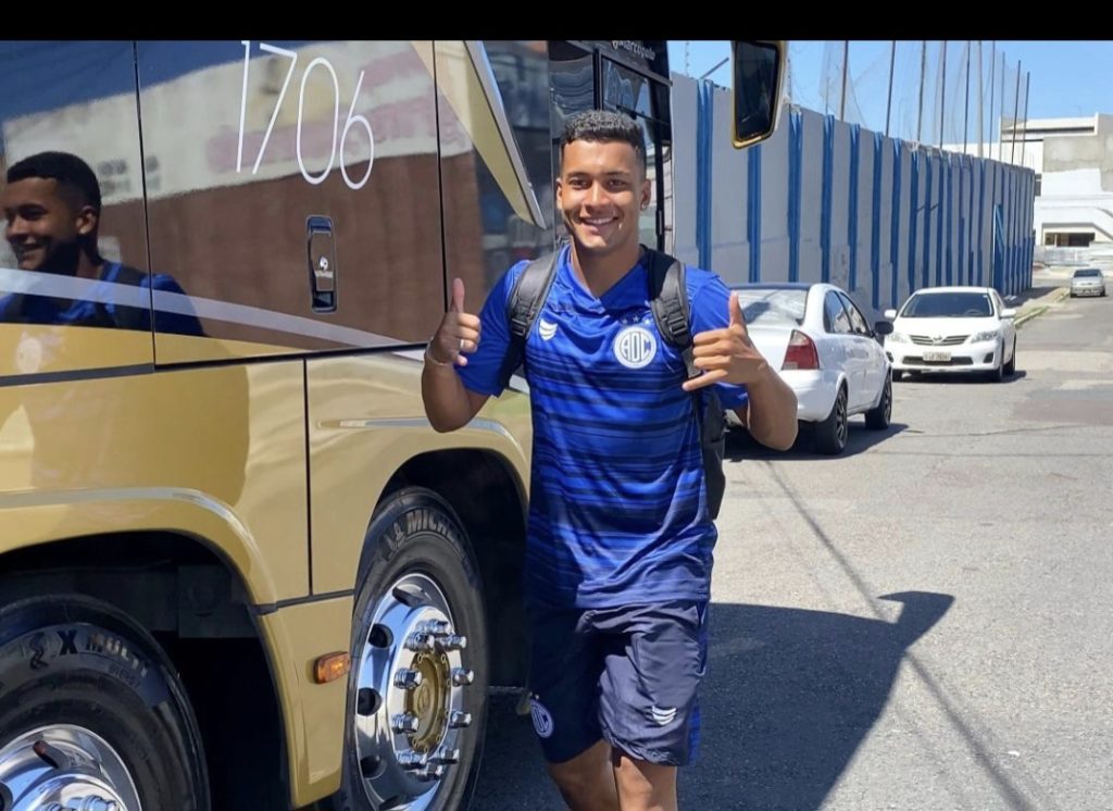 Confiança embarca para enfrentar o Botafogo-PB