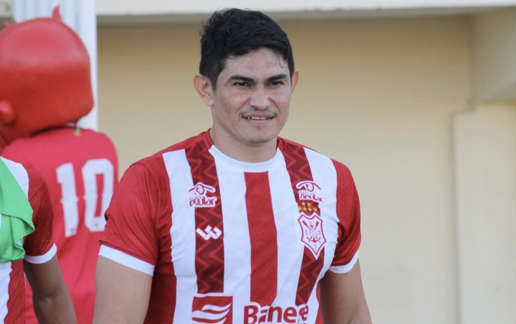 Atacante Junior Pirambu se pronuncia após polêmica no Sergipe: “Minha saída não foi por indisciplina”