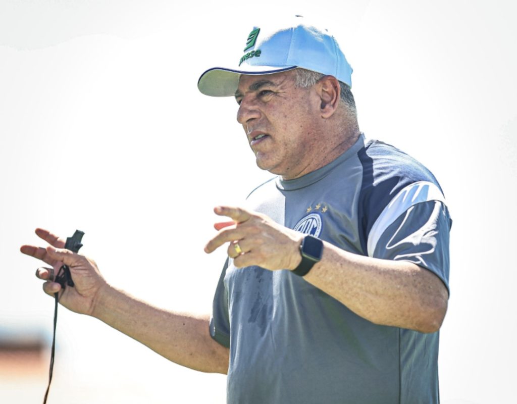 Confiança faz último treino antes de enfrentar o CSA