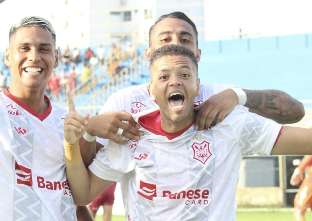 Sergipe mostra garra, faz gol relâmpago, segura pressão e conquista vitória heroica fora de casa