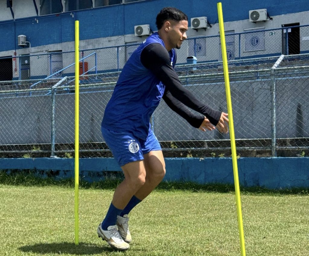 Confiança treina para enfrentar a Juazeirense e embarca para Petrolina