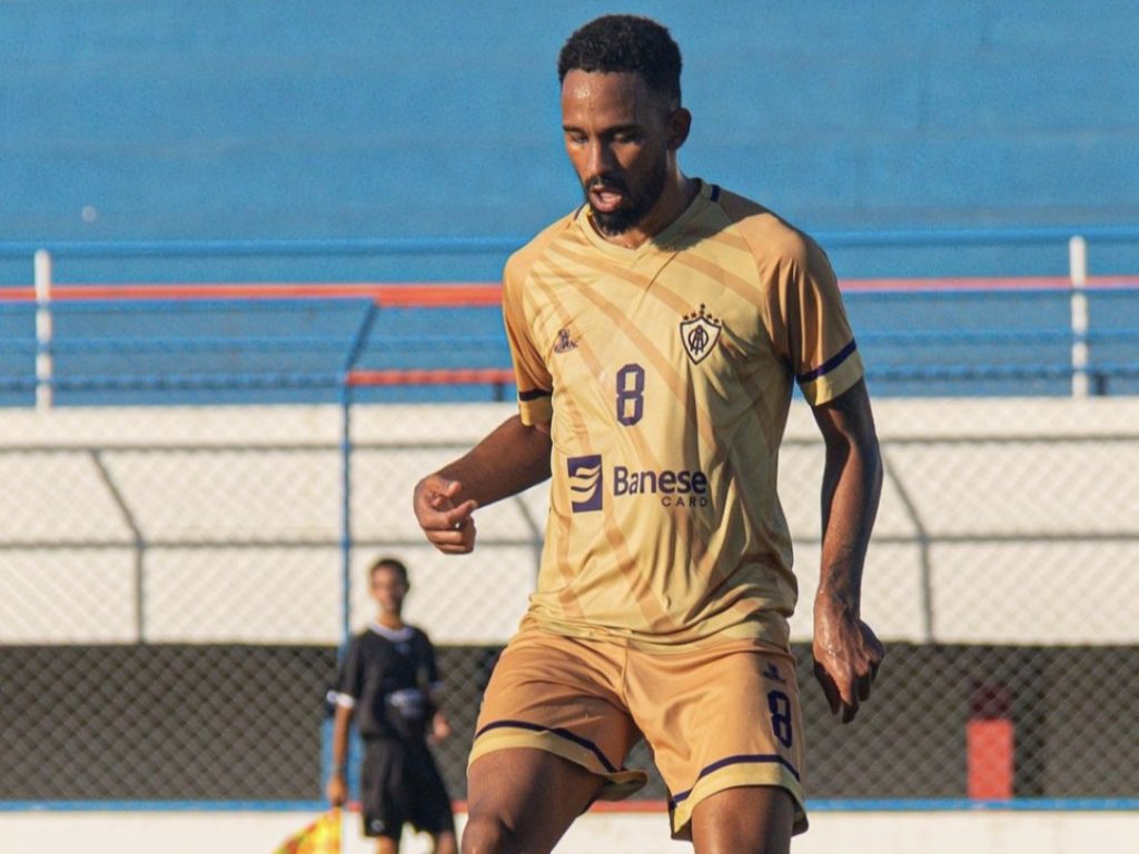 Volante Gabriel Henrique se despede do Itabaiana e vai reforçar o BSA na elite do futebol tailandês