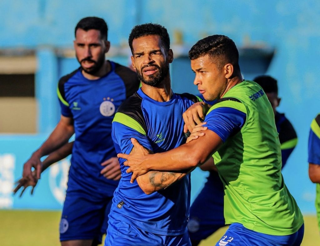 Confiança faz último treino antes da partida contra o Ituano