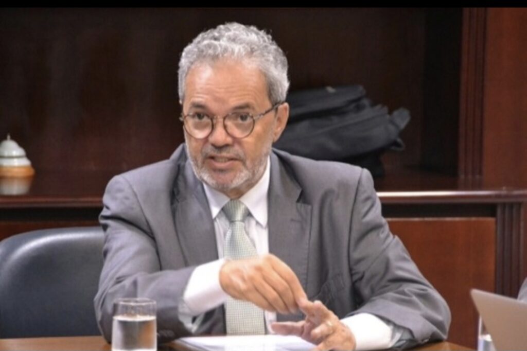 Presidente Clóvis Barbosa defende apoio do conselho e apresenta projeto para transformar o estádio João Hora em complexo imobiliário