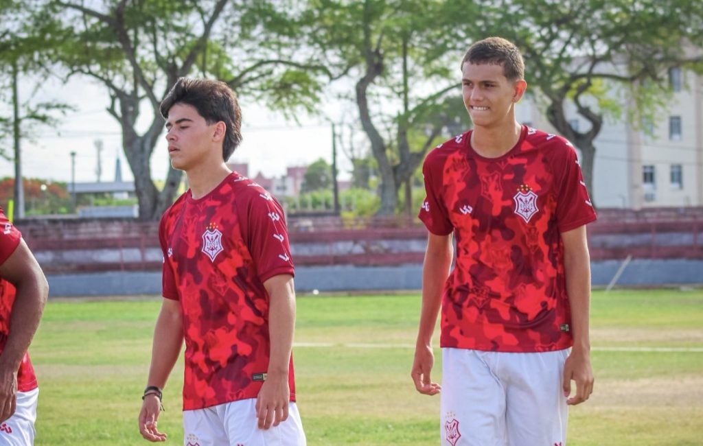 Campeões Sub-17 participam de treino com elenco profissional do Sergipe