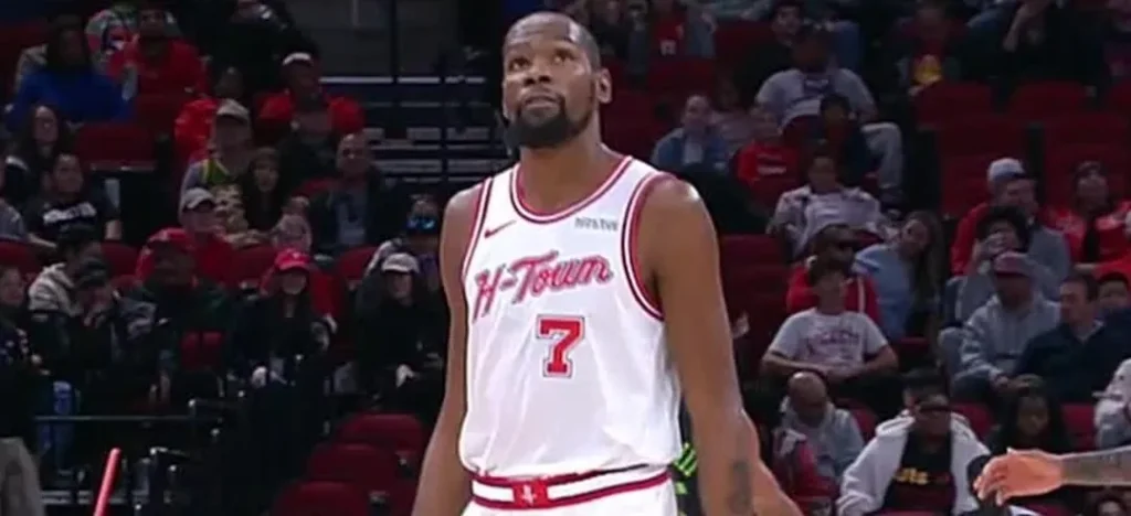 Durant brilha e entra no top-6 dos maiores pontuadores da NBA Durant brilha e entra no top-6 dos maiores pontuadores da NBA