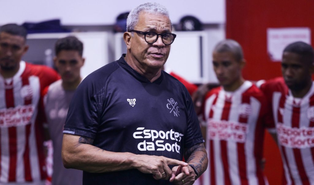 Hélio dos Anjos cobra mais intensidade do Náutico após goleada sobre o Sport e valoriza evolução de Paulo Sérgio Hélio dos Anjos cobra mais intensidade do Náutico após goleada sobre o Sport e valoriza evolução de Paulo Sérgio