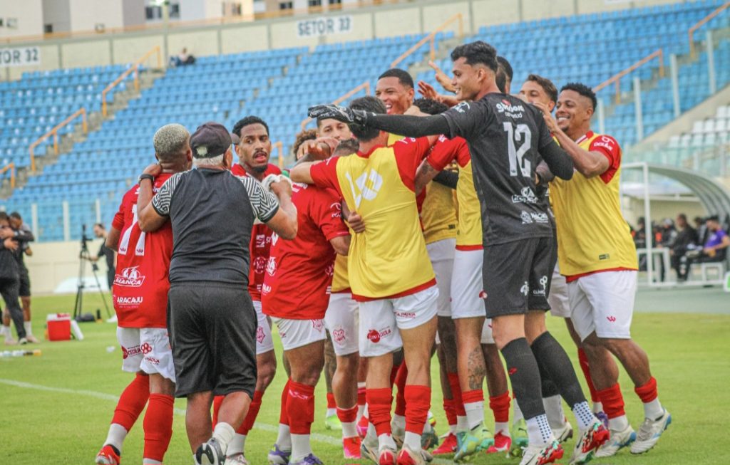 Sergipe vence o Falcon e dorme na liderança do Campeonato Sergipano Sergipe vence o Falcon e dorme na liderança do Campeonato Sergipano