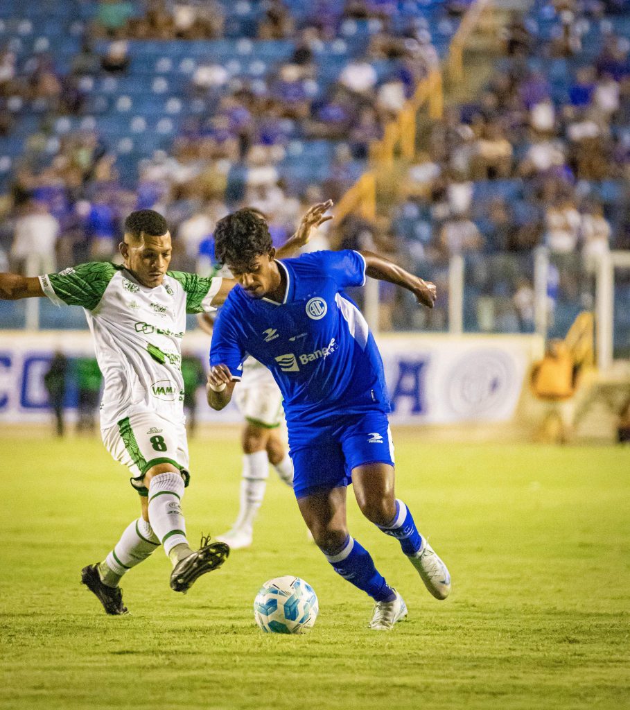 Maikon Aquino salva Dragão nos acréscimos: Confiança vence Guarany e respira no Sergipano