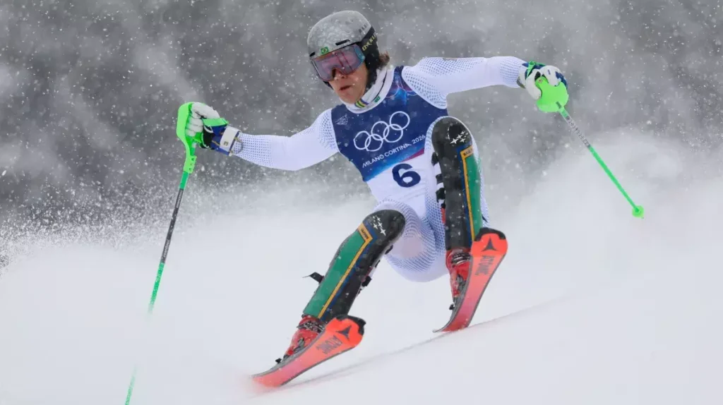 Lucas Pinheiro Braathen cai no slalom e fica fora da disputa por medalha Lucas Pinheiro Braathen cai no slalom e fica fora da disputa por medalha