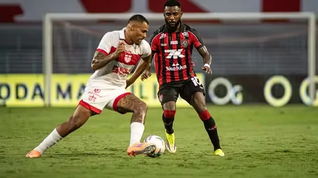 No Rei Pelé, Vitória é efetivo e bate CRB por 4 a 2 No Rei Pelé, Vitória é efetivo e bate CRB por 4 a 2