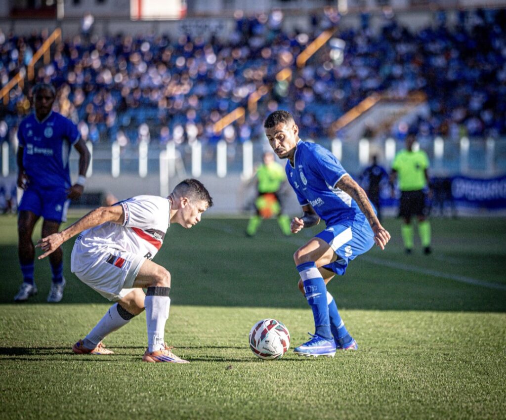 Confiança vence o Santa Cruz no Batistão e conquista primeiros pontos na Série C Confiança vence o Santa Cruz no Batistão e conquista primeiros pontos na Série C