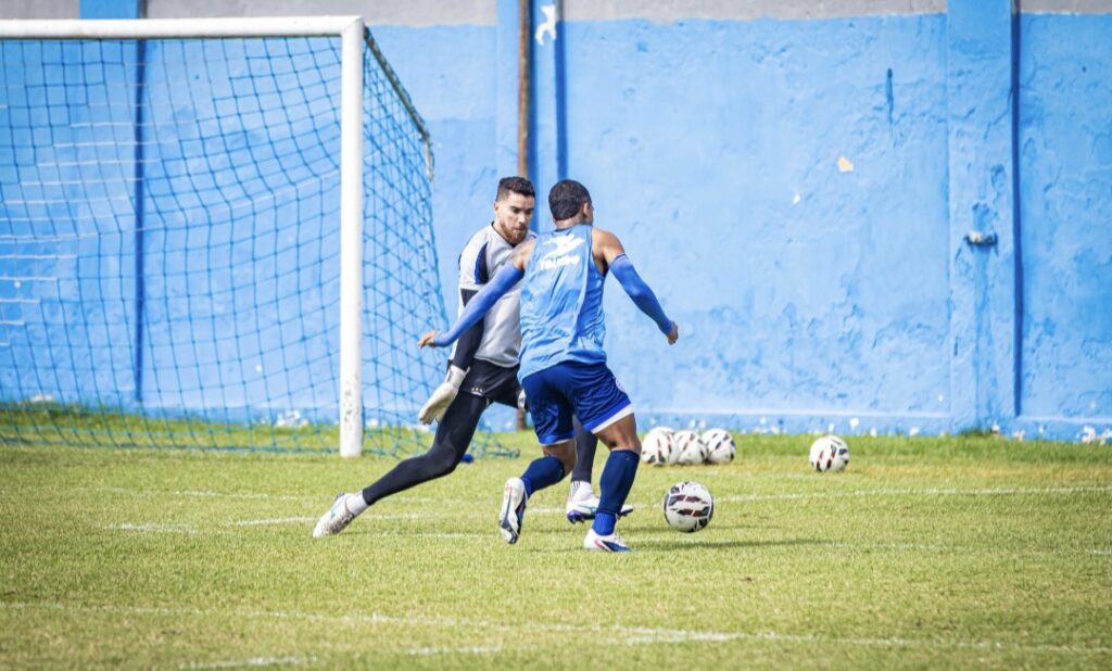 Confiança faz último treino antes de enfrentar o Guarani