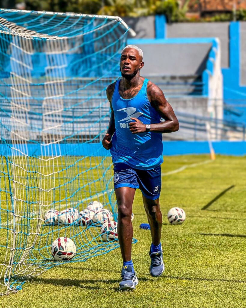 Confiança inicia preparação para duelo decisivo contra o Anápolis pela Série C Confiança inicia preparação para duelo decisivo contra o Anápolis pela Série C