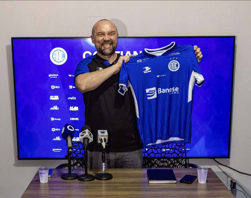 Ademir Fesan é apresentado no Sabino Ribeiro e promete Confiança competitivo para buscar o acesso à Série C Ademir Fesan é apresentado no Sabino Ribeiro e promete Confiança competitivo para buscar o acesso à Série C